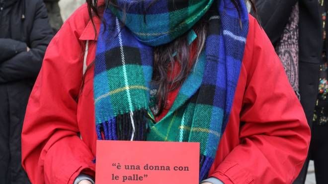 Firenze, flash mob contro la violenza sulle donne (Foto Giuseppe Cabras / New Press Photo)