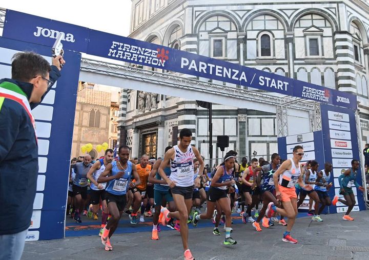 Piazza del Duomo, alla partenza della Firenze Marathon presenti  il sindaco Dario Nardella e l’assessore allo Sport Cosimo Guccione