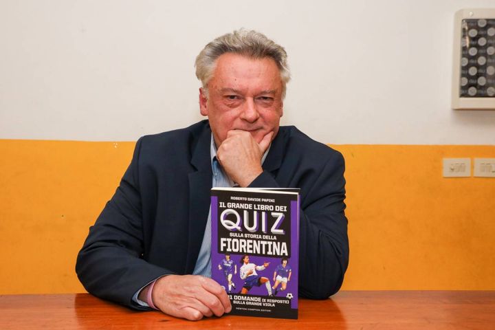 La presentazione del "Grande libro dei quiz sulla storia della Fiorentina". Nella foto: Roberto Davide Papini (Germogli)