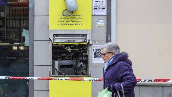Montelupo Fiorentino, bancomat fatto esplodere. Rubati 50mila euro (Foto Germogli)