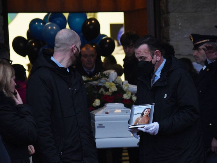 Funerali di Nico Dolfi, folla in lutto per il ragazzo scomparso nell'incidente a San Giustino (Foto Crocchioni)