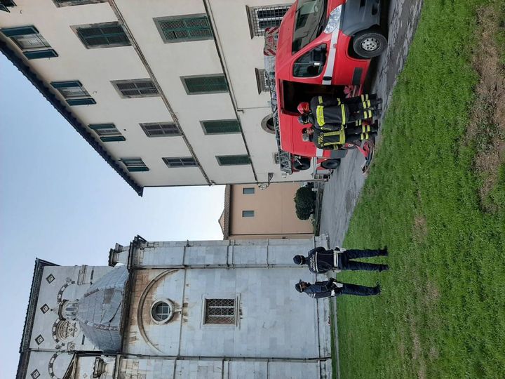 Duomo di Lucca, lastra pericolante rischia di cadere