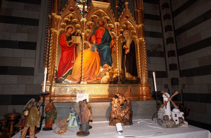 I presepi in mostra nella Basilica di San Francesco (Foto Paolo Lazzeroni)