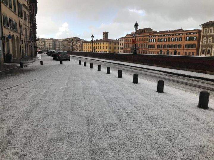 La neve tonda a Pisa (foto Carlo Venturini)