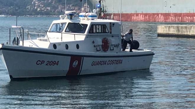Una motovedetta della Guardia Costiera nel Golfo della Spezia (Frascatore)