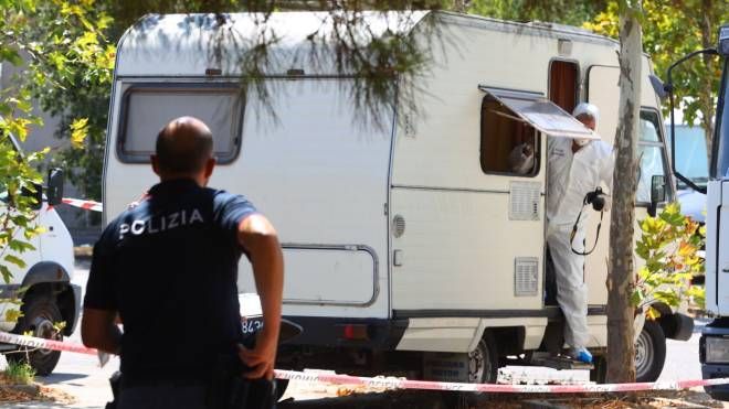 Cadavere in un camper trovato a Empoli (Foto Germogli)