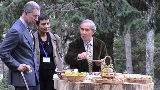 Carlo, l’allora principe di Galles, nella foresta di Vallombrosa: è il 5 novembre del 2002