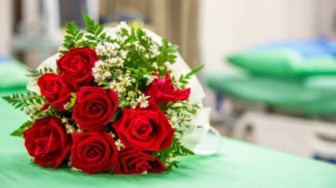 Un mazzo di fiori in ospedale
