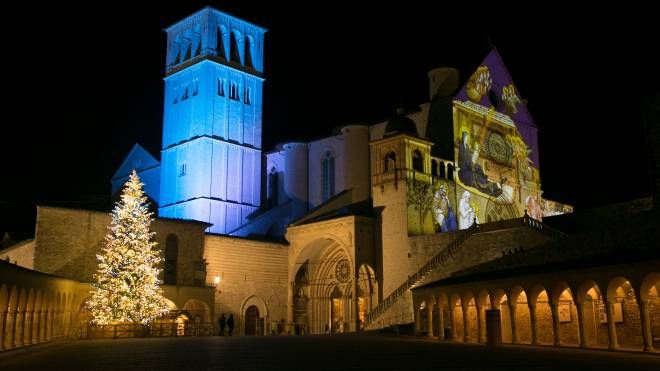 La basilica di Assisi nel tempo di Natale