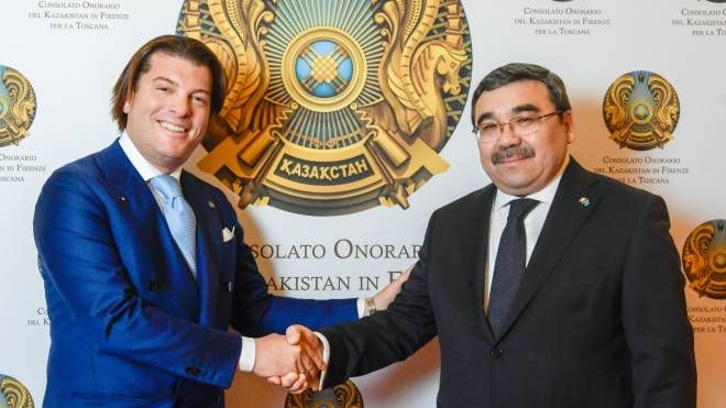 Il neoconsole onorario Federico Albini con l'ambasciatore del Kazakhstan Yerbolat Sembayev