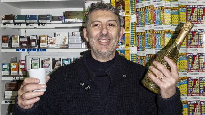 Stefano Giulietti gestisce la tabaccheria “Il Quadrifoglio“