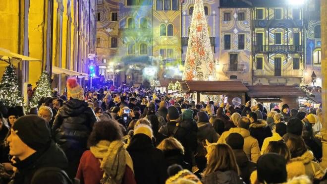 Arezzo Città del Natale 2022: la folla 