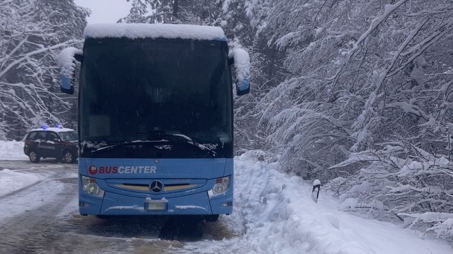 Bus bloccato nella neve a San Godenzo