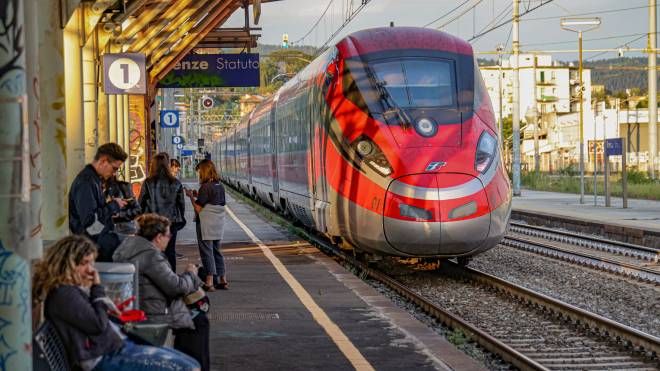 Un treno dell'alta velocità a Firenze (Foto Germogli)