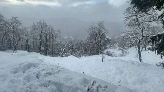 La neve a Sambucheta, sulle colline di Firenze