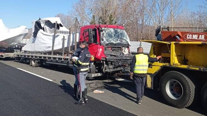Incidente fra due camion in A12 (Foto pagina Facebook "Sei di Massa se")